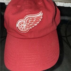 Red Wings Detroit  FAN FAVE NHL Official Licensed Cap with Adjustable Strap NWT